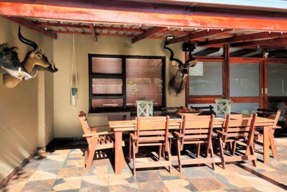 Big "5" Guesthouse Kempton Park Esterno foto
